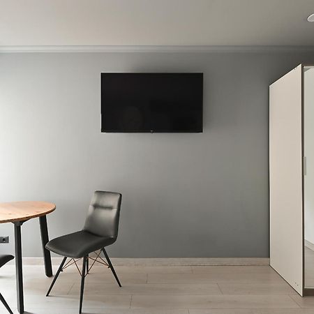 Loft Design Studio Apartment & Free Parking Riga Exterior photo